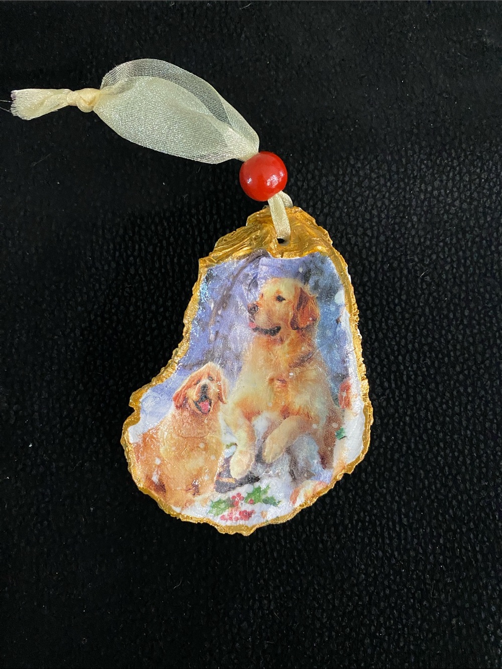 Golden retriever oyster shell ornament